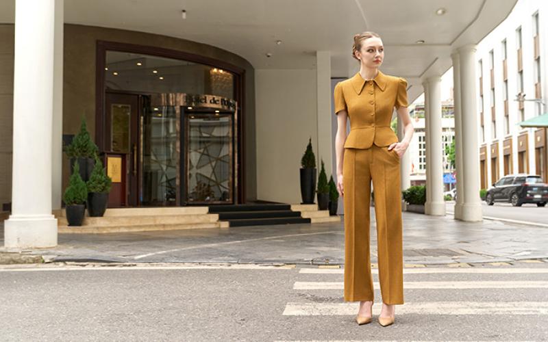 Một ngày có cả họp và gặp đối tác: Có cần thay trang phục? | Mai Taylor