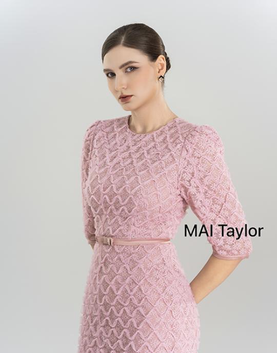 Đầm ren hồng pastel dáng ôm tay lỡ cao cấp – MAI Taylor