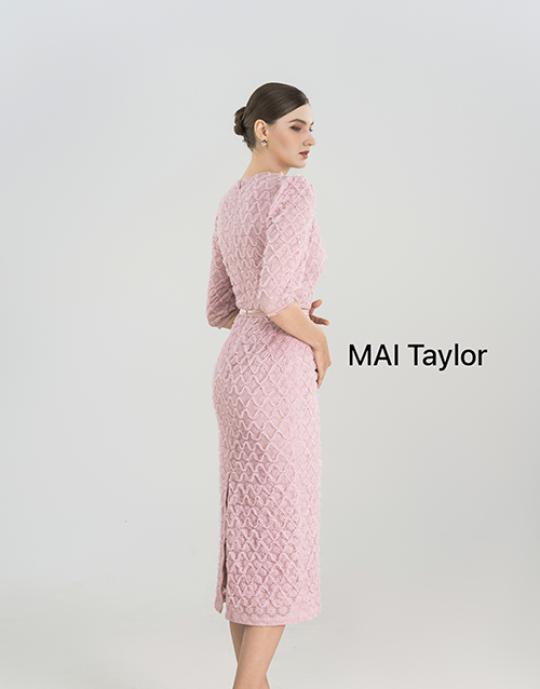 Đầm ren hồng pastel dáng ôm tay lỡ cao cấp – MAI Taylor
