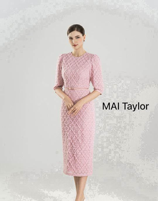 Đầm ren hồng pastel dáng ôm tay lỡ cao cấp – MAI Taylor