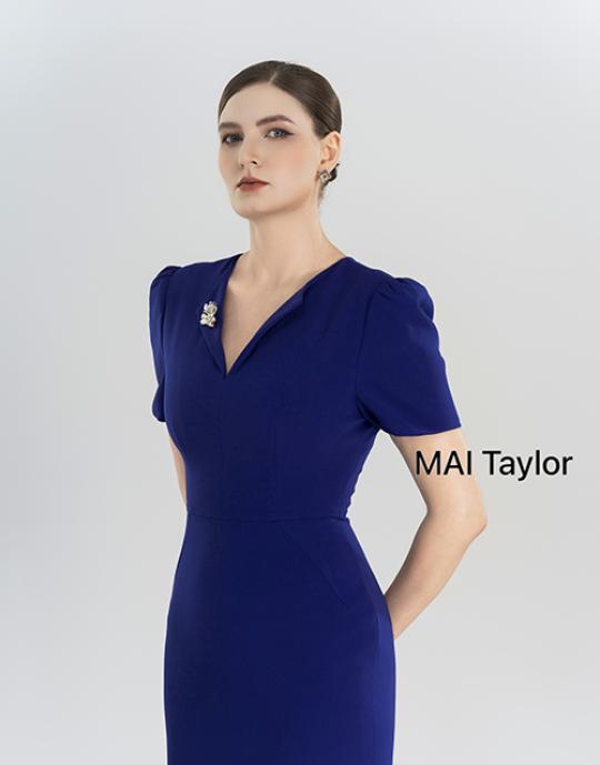Đầm xanh cổ V đính đá – Nét đẹp thanh lịch và quyền lực Mai Taylor