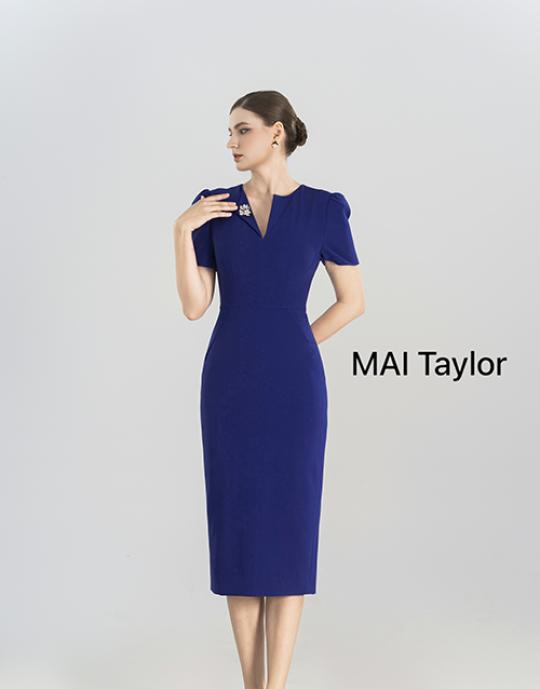 Đầm xanh cổ V đính đá – Nét đẹp thanh lịch và quyền lực Mai Taylor