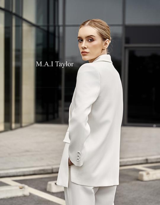 Set vest trắng tinh khôi – Thanh lịch tuyệt đối