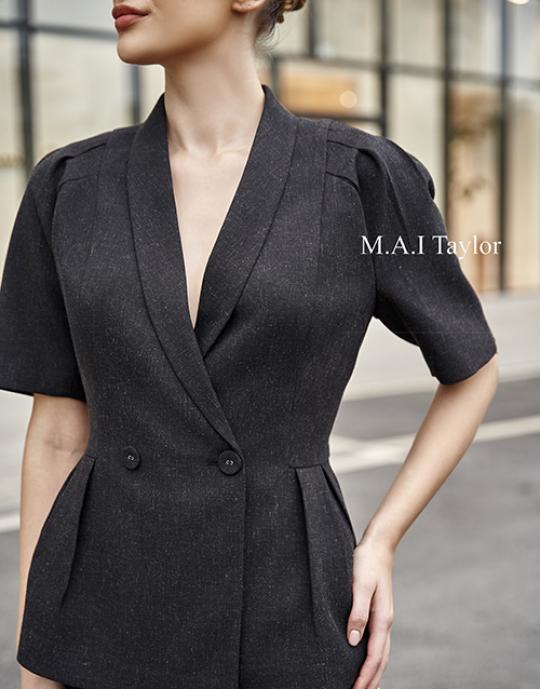 Set chân váy đen – Quyến rũ và quyền lực